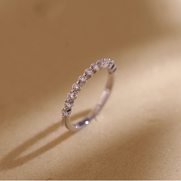 18k Diamond Half Eternity Ring - Picture 3 of 5
